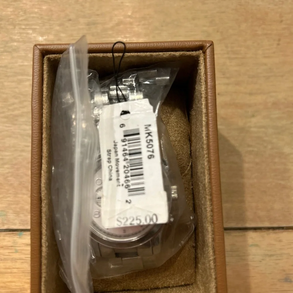 Michael Kors Silver Chronograph Watch. MK5096. Women’s oversized - Picture 6 of 11